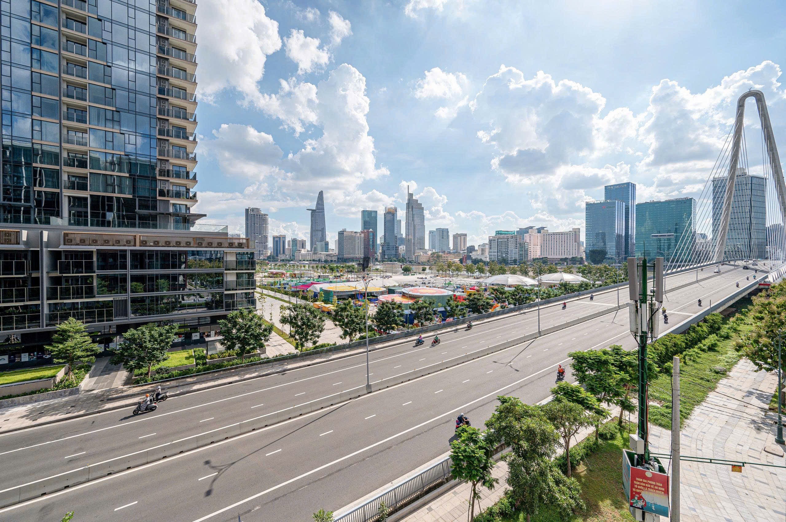Spacious 3BR in Galleria | Pool & Gym Family Stay