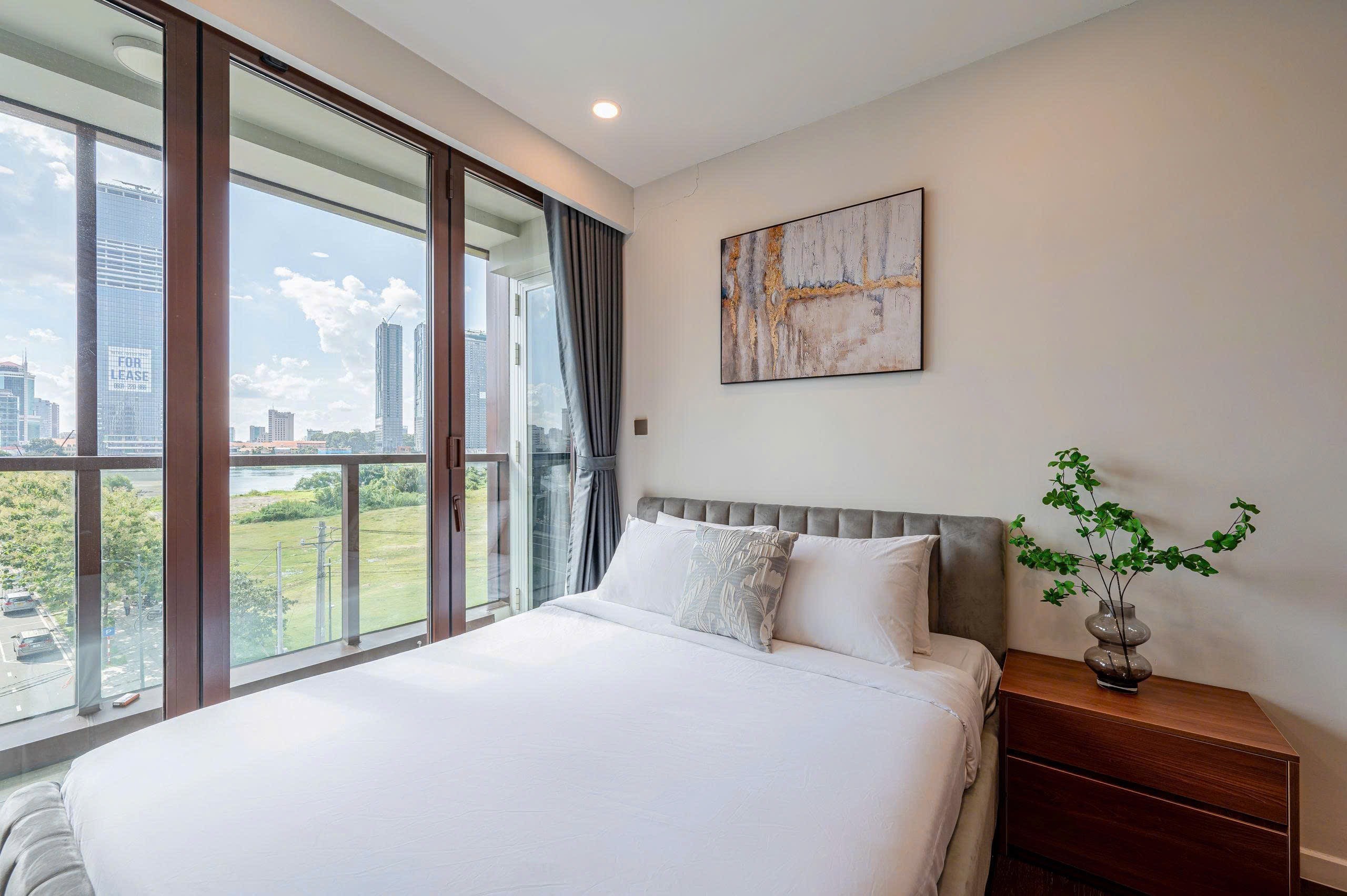 Spacious 3BR in Galleria | Pool & Gym Family Stay