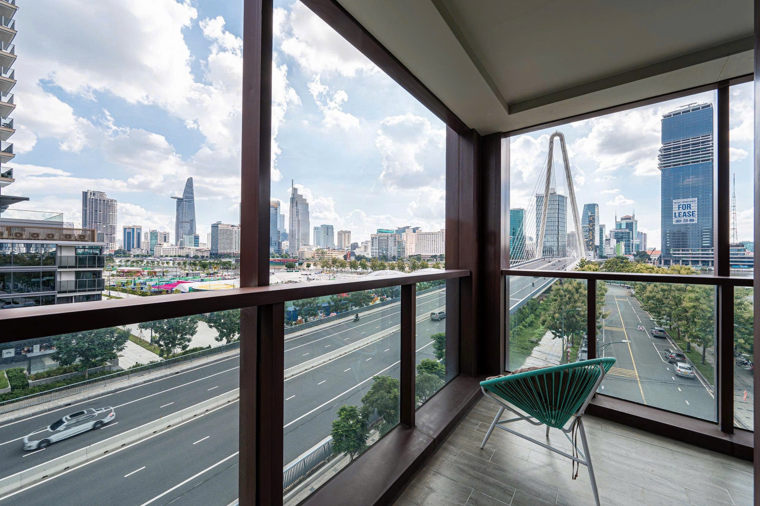 Spacious 3BR in Galleria | Pool & Gym Family Stay